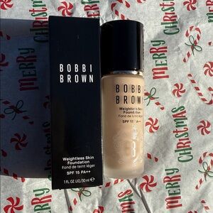 Bobbi Brown Weightless Skin Foundation N-012 Porcelain